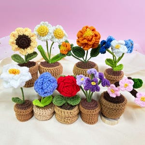 ミニハンドメイドひまわり/バラ/ワスレナグサ/デイジー/梅の花、かぎ針編みの鉢植えの花、鉢植えのかぎ針編みの花、ハンドメイドの編み物の花
