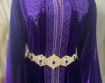 Moroccan Caftan in Mobra Fabric – Hand-Embroidered Gold Details & Sfifa – Traditional Elegant Dress for Special Occasions