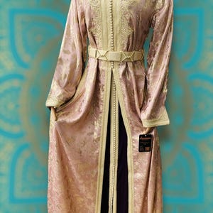 Moroccan 2-Piece Caftan – Pink Brocade with Handmade Embroidery, Gold Sfifa & Standing Collar | Traditional Moroccan Dress