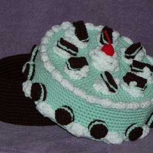Chocolate Mint Treasure Cake PDF Crochet Pattern