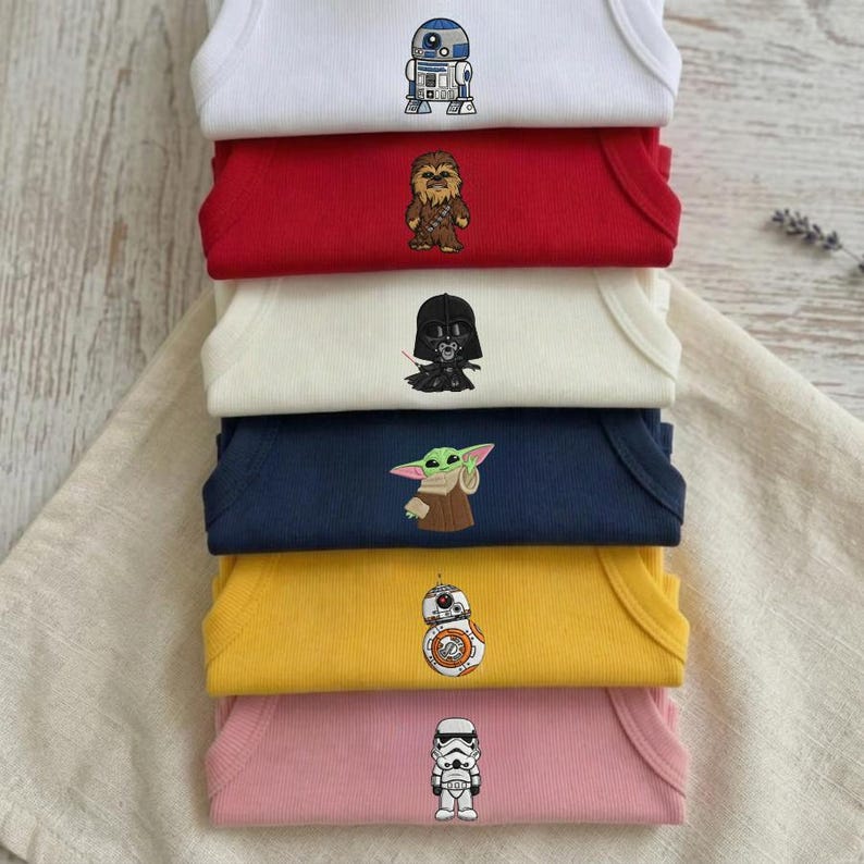 Canotta a coste con ricami dei personaggi di Star Wars, canotta Disney Star Wars, maglietta Baby Yoda per bambini, vacanza a Disneyland a tema Star Wars, viaggio a Disney immagine 1
