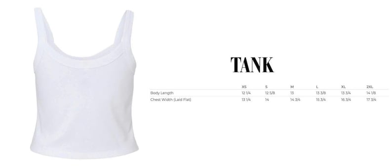 Peut inclure: Une tasse en c&eacute;ramique blanche avec une anse noire et le texte "But First, Coffee" en gras noir. La tasse est pos&eacute;e sur une surface en bois. La tasse mesure 10 cm de haut.