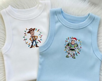 Camiseta sin mangas navideña bordada de Woody y Buzz Lightyear, camiseta navideña para bebé de Disney Toy Story, vacaciones en parques Disney, camiseta navideña de Disneyland