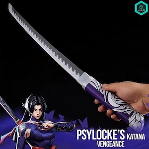 Op de afbeelding: Een katana met een zilveren lemmet en een paarse handgreep met witte bloemmotieven. De tekst "PSYLOCKE'S KATANA VENGEANCE" wordt onder het zwaard weergegeven. Het zwaard wordt door een persoon vastgehouden.