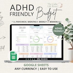 Op de afbeelding: Een laptopscherm toont een budgetspreadsheet met de titel "ADHD FRIENDLY Budget". De afbeelding bevat tekst zoals "Easy budgeting", "Automated" en "Google Sheets". Rechts staat een plant in een pot. De spreadsheet toont financiële gegevens voor januari 2025.