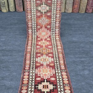 2&#39;7&quot; x 8&#39;9&quot; Hand Knotted Vintage Carpet Rug Runner 3x9 Turkish Kitchen Rug Red White Geometric Antique Runner for Bedroom Wool Bordered Rug