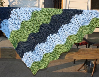 Easy crochet pattern, crochet baby blanket pattern, easy baby blanket pattern, chevron baby blanket, chunky baby blanket, baby afghan