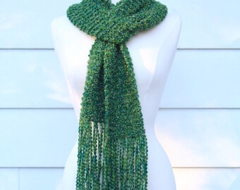 Knit emerald green scarf, long scarf with fringe, winter green fringe scarf, gift for her, emerald green knit scarf, knit scarf with fringe