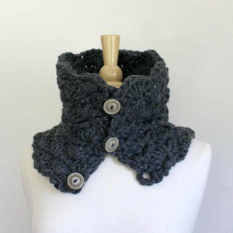 Chunky scarf pattern, crochet cowl pattern, bulky yarn pattern, crochet scarf with buttons, crochet scarf pattern, chunky crochet scarf image 3