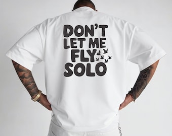 Diseño de camiseta con texto en negrita / Impresión urbana con cita llamativa / Ropa con tipografía minimalista / PNG SVG EPS