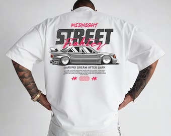 Diseño de camiseta de carreras callejeras de medianoche / Ilustración retro de coche de drifting / Gráfico automotriz de conducción nocturna / Impresión digital premium