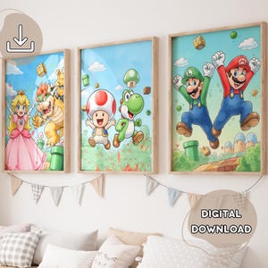 Puede incluir: Tres impresiones enmarcadas con ilustraciones coloridas de personajes de videojuegos. Las impresiones presentan a la Princesa Peach, Bowser, Toad, Yoshi, Mario y Luigi, sobre un fondo de cielo azul. Contiene el texto "DESCARGA DIGITAL".
