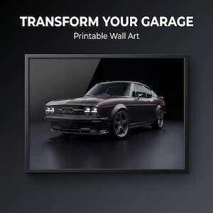 Könnte beinhalten: Schwarzer gerahmter Wandkunstdruck mit einem klassischen schwarzen Audi Coupé mit roten Akzentstreifen. Der Text "TRANSFORM YOUR GARAGE Printable Wall Art" steht oben. Ein stilvolles Kunstwerk für Autoliebhaber.