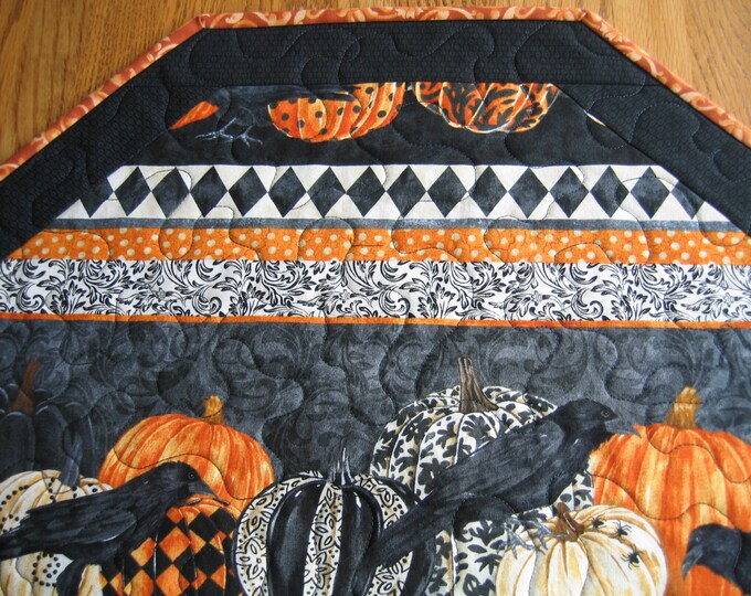 Quilted Octagon Table Topper Halloween Pumpkins Crows - 22" Diameter ...