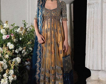 Vestido formal de estilista paquistanesa: vestido bordado, feito sob encomenda.