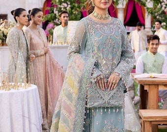 Vestido longo paquistanês bordado azul-celeste: traje formal para casamento