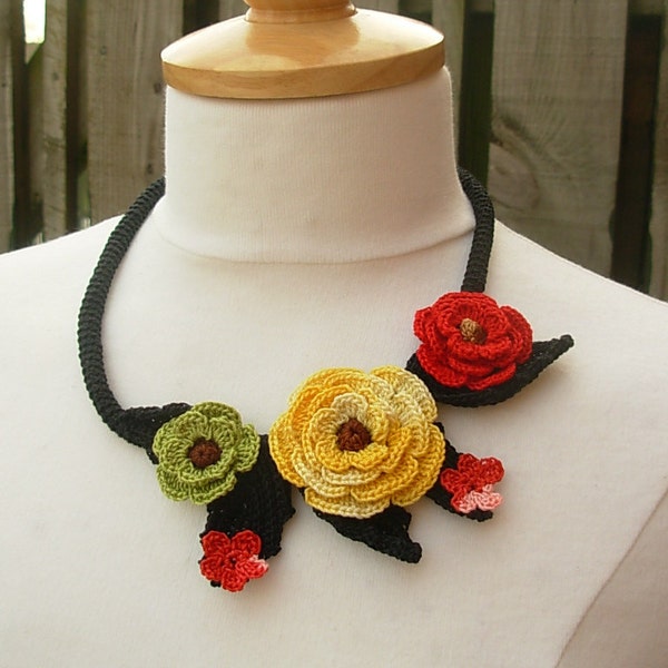 Crochet bright flower necklace choker floral cotton