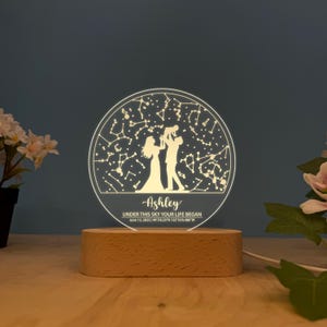 Mapa de estrellas personalizado con luz nocturna por fecha y ubicación. Regalo de baby shower para bebés. Decoración de habitación de niños pequeños. Mapa de estrellas para recién nacidos. Regalo personalizado para bebés.