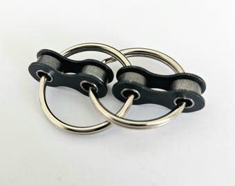 Zabawka Fidget z łańcucha rowerowego z recyklingu: ręcznie robiony, ekologiczny środek na stres na Boże Narodzenie