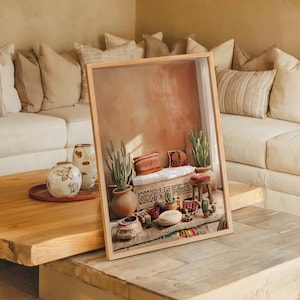Arte mural marroquí bohemio neutro imprimible, decoración de cactus de terracota, póster de puf y cesta bereber, descarga de decoración minimalista para el hogar, arte en tonos tierra
