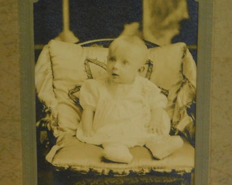 Vintage Baby Photo, Vintage Photography, Surprised Baby Photo