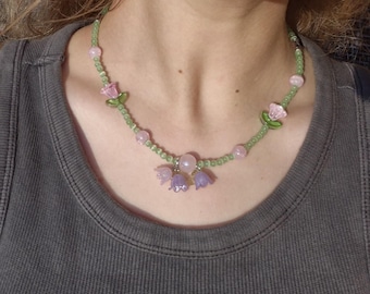 Collier jardin de fées ~ Ras de cou en perles fait main avec fleurs en verre ~ Bijoux en noyau de fée cottagecore ~ Cadeau pour elle