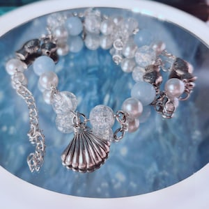 Collar de cuentas Ocean Dream ~ Cuentas de vidrio azul y perla con dije de concha marina