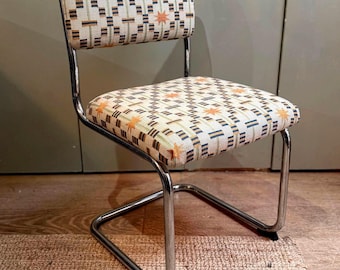 Sillas de comedor Cantilever cromadas de estilo vintage en Studio Ashby Afua, Patch o Disa