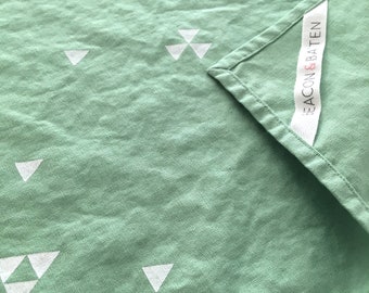 Triangle Towel : Jadeite Ground - White Print