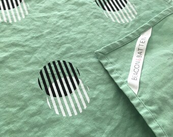 Stripe Circle Towel : Jadeite Ground - Black/White Print