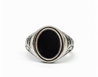 Anillo con sello de piedra natural de ónix negro y acabado oxidado vintage