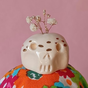 MementoMori - cute ceramic reminder - lucky charm - gold finish skull