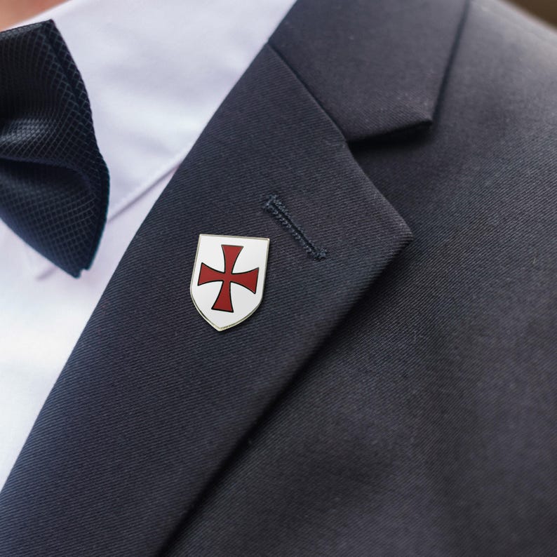 Knights Templar Crusader Red Cross White Shield Masonic Lapel Pin – White & Red image 1