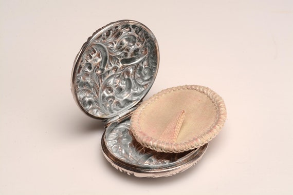 Silver Rouge Compact with original puff: Victoria… - image 2
