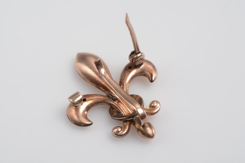 Gold WATCH PIN c.1900: 12k brooch in a fleur-de-lys design set with cultured seed pearls image 3