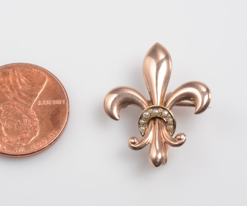 Gold WATCH PIN c.1900: 12k brooch in a fleur-de-lys design set with cultured seed pearls image 1