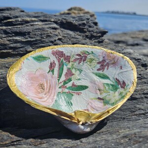 Decoupage Clam Shell - Ring Dish, Trinket Dish, Rose Gold Foil, Seashell, Jewelry Holder, Trinket Dish, Favor, Handmade in Maine, Pink Roses