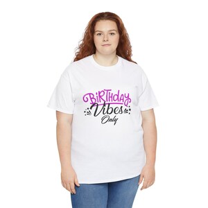 Tee-shirt anniversaire en coton unisexe, Vibes d'anniversaire uniquement, signe d'anniversaire, t-shirt d'anniversaire, anniversaire de fille, anniversaire de bébé Vibes.