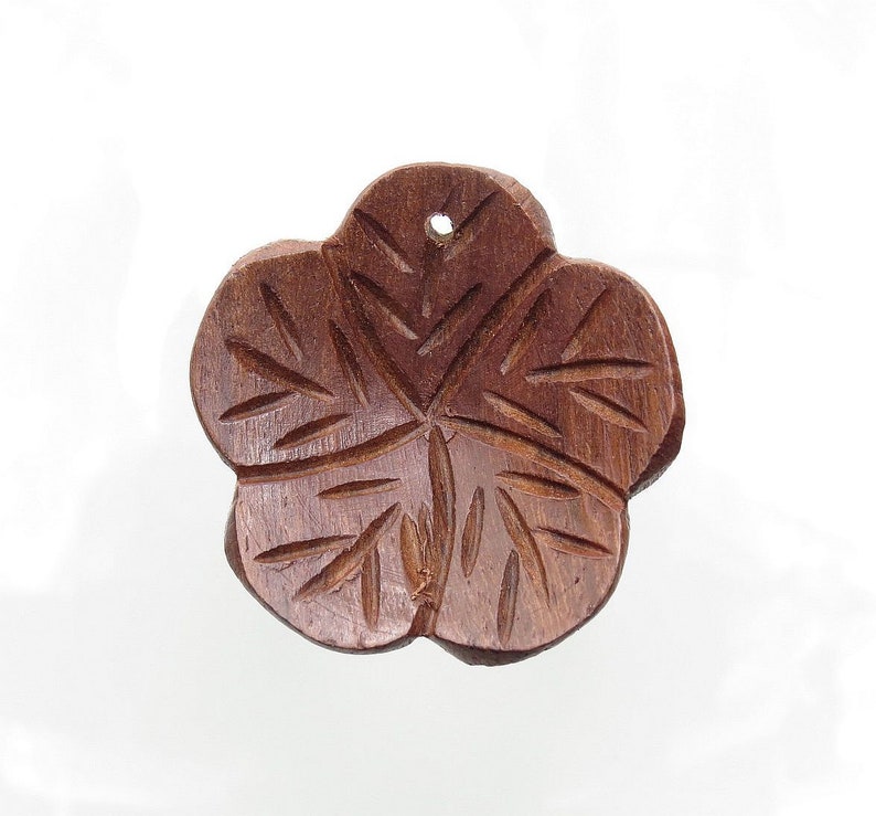 36mm Hand Carved Wood Flower Decorative Pendant PCP18