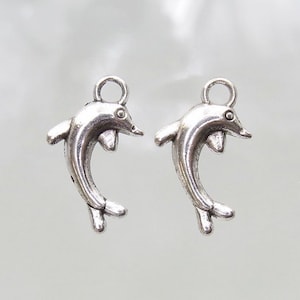 Delphin 19 x 11 mm kleiner Anhänger / Charm / Anhänger - Qty 10 (MB47A)