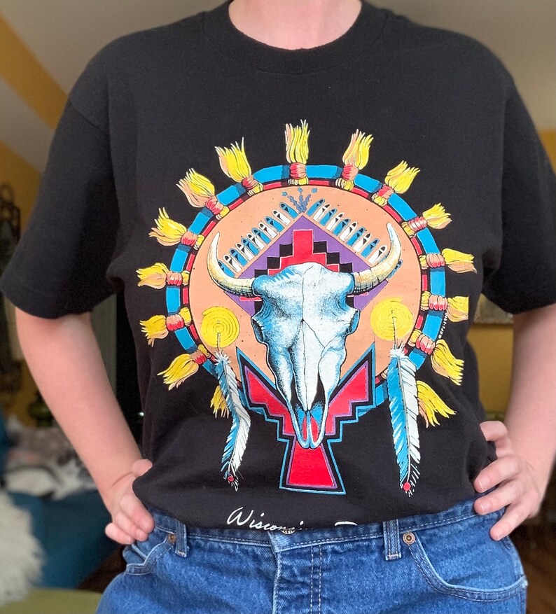 Vintage 90s southwestern inspired cow skull Native American Navajo motif graphic tee