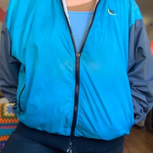 Vintage 90s turquoise and navy Nike zip up athletic Windbreaker with zipper pockets and thermal lining