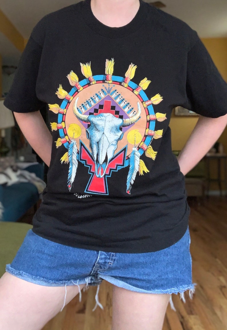 Vintage 90s southwestern inspired cow skull Native American Navajo motif graphic tee