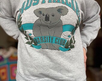 Sudadera gris vintage de los años 90 con gráfico de Fruit of the Loom de la universidad australiana Ckub Kola