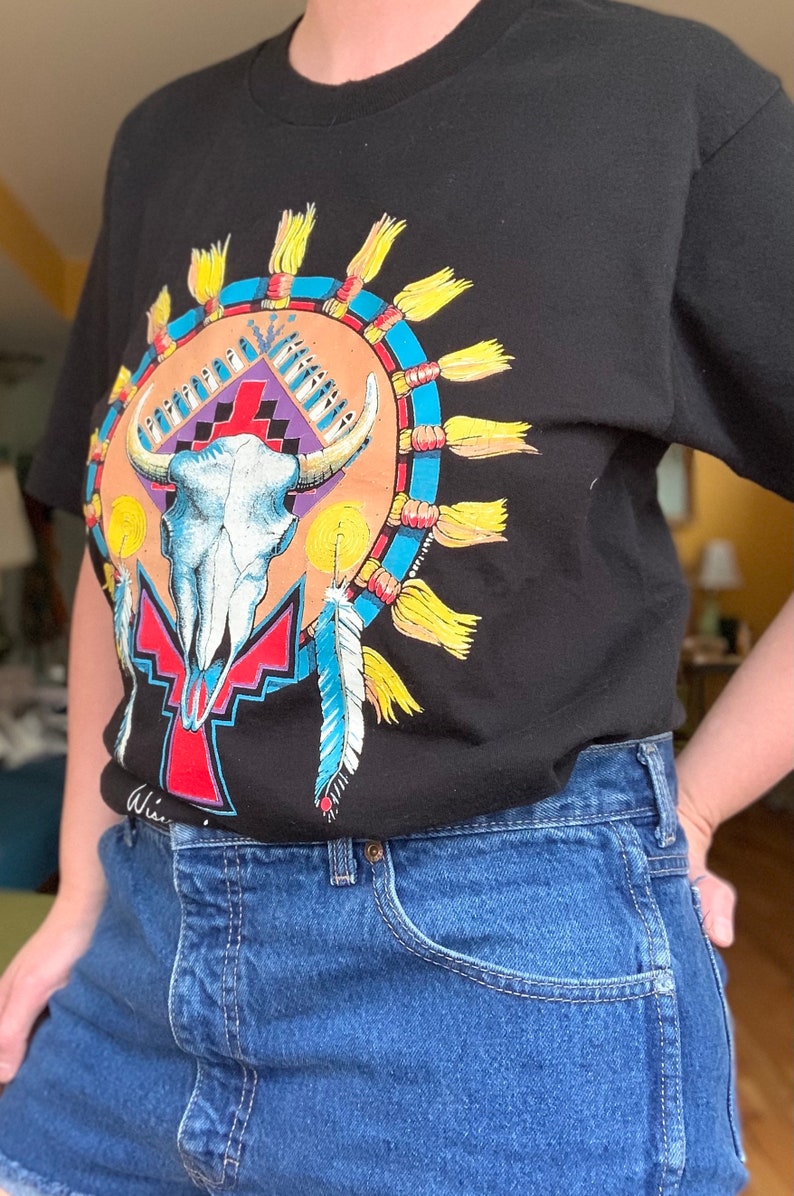 Vintage 90s southwestern inspired cow skull Native American Navajo motif graphic tee