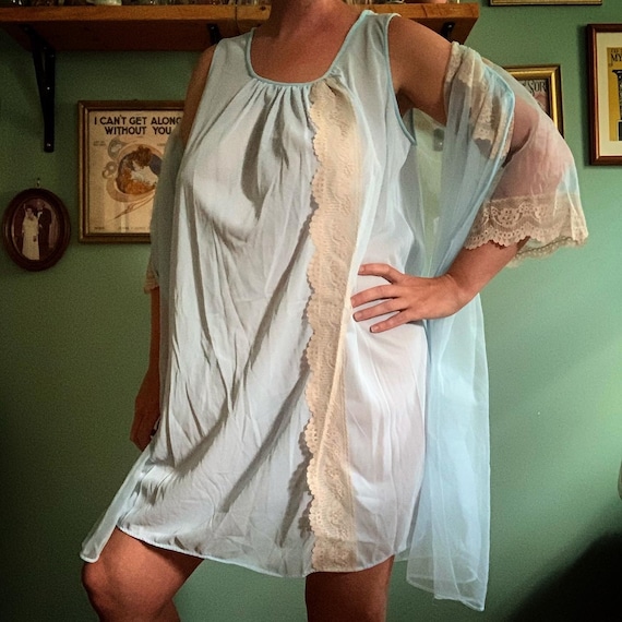 Vintage 50s/60s baby blue nightgown and sheer lac… - image 3