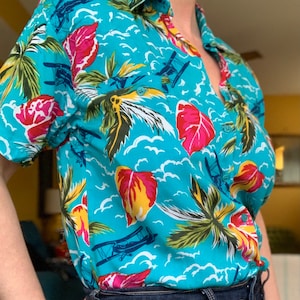 Vintage 90s bright turquoise Hawaiian palm tree airplane rayon button up