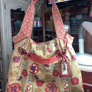 Fossil canvas and leather red floral shoulder bag