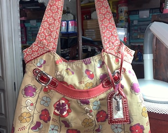 Fossil canvas and leather red floral shoulder bag