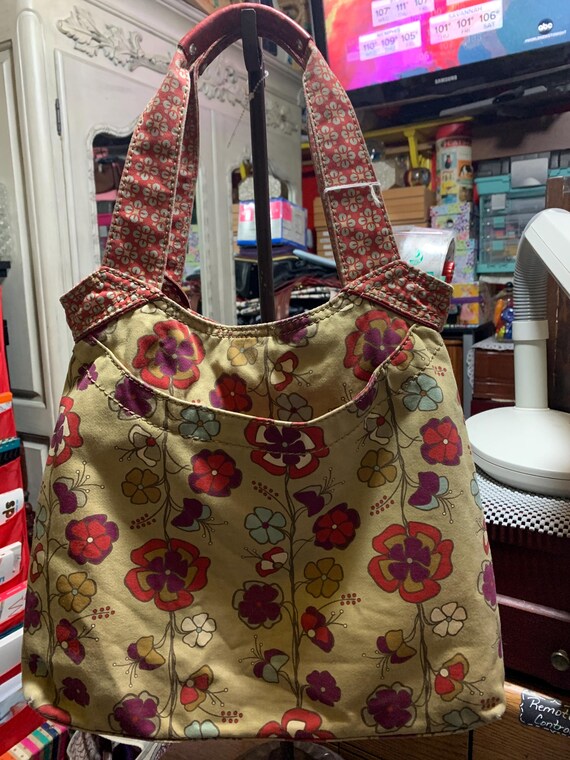 Fossil canvas and leather red floral shoulder bag - image 4